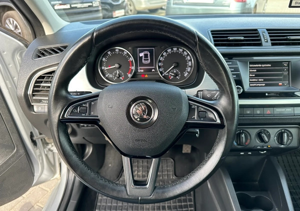 Skoda Fabia cena 33600 przebieg: 52000, rok produkcji 2017 z Działoszyn małe 596